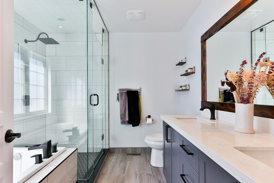 Spotless washroom after a full sanitation service