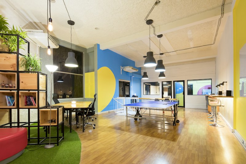 Bright education and learning space